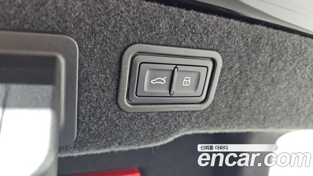 Audi A8 2021 — photo 20