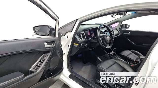 Kia K3 2013 — photo 10