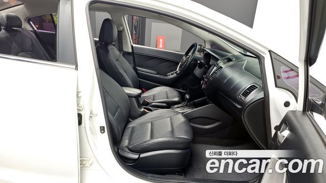Kia K3 2013 — photo 11