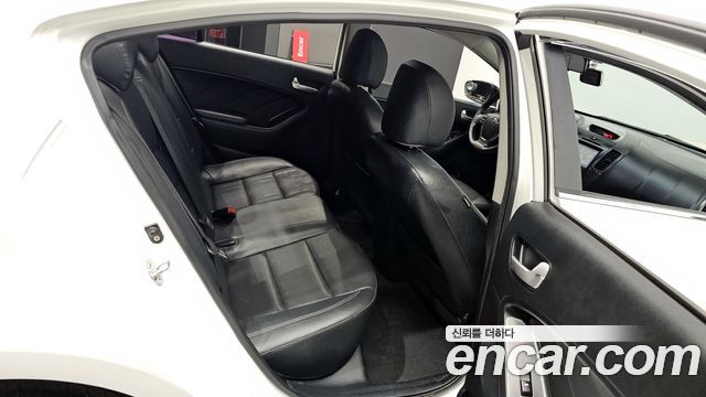 Kia K3 2013 — photo 12