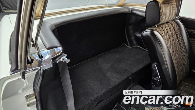 Mercedes-Benz SL-Class 1977 — photo 12
