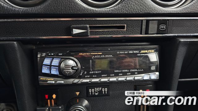 Mercedes-Benz SL-Class 1977 — photo 17