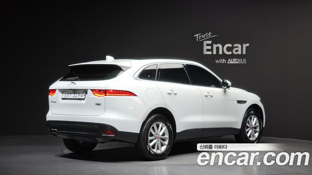 Jaguar F-PACE 2017 — photo 2