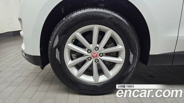 Jaguar F-PACE 2017 — photo 5