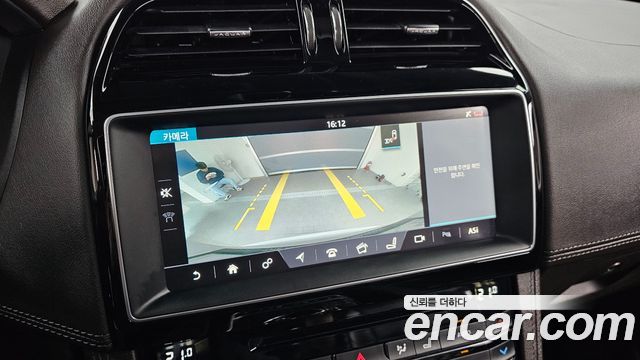 Jaguar F-PACE 2017 — photo 16