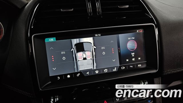 Jaguar F-PACE 2017 — photo 17
