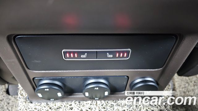Jaguar F-PACE 2017 — photo 18