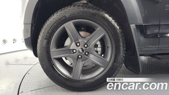 Land Rover Defender 2025 — photo 5
