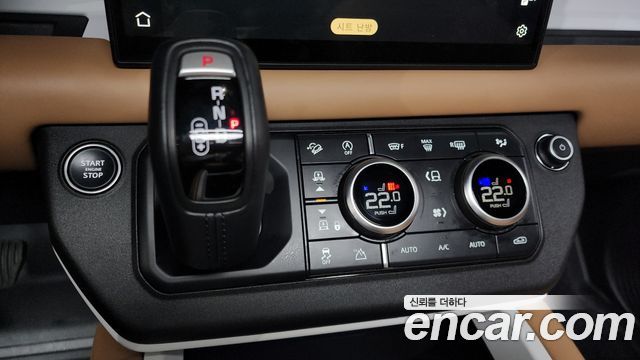 Land Rover Defender 2025 — photo 9