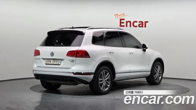 Volkswagen Touareg 2016 — photo 2