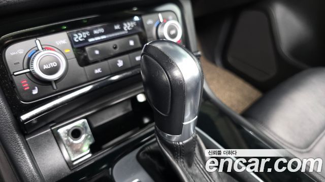 Volkswagen Touareg 2016 — photo 9