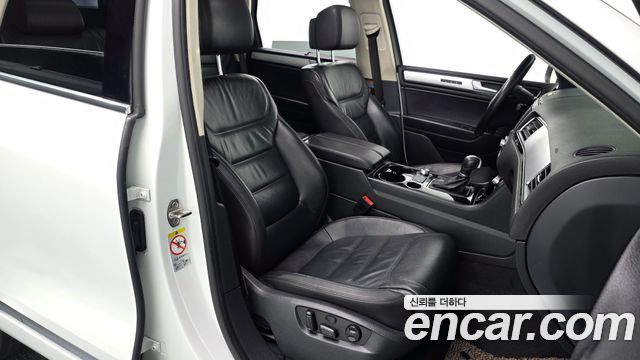 Volkswagen Touareg 2016 — photo 10