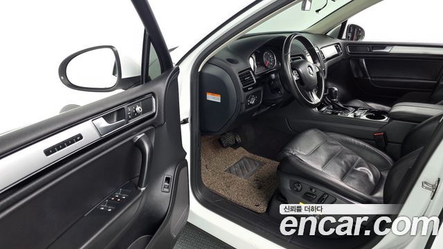 Volkswagen Touareg 2016 — photo 11