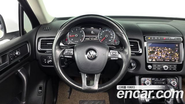 Volkswagen Touareg 2016 — photo 13