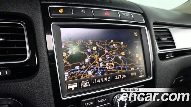 Volkswagen Touareg 2016 — photo 14