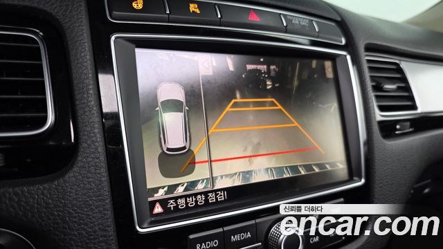 Volkswagen Touareg 2016 — photo 15