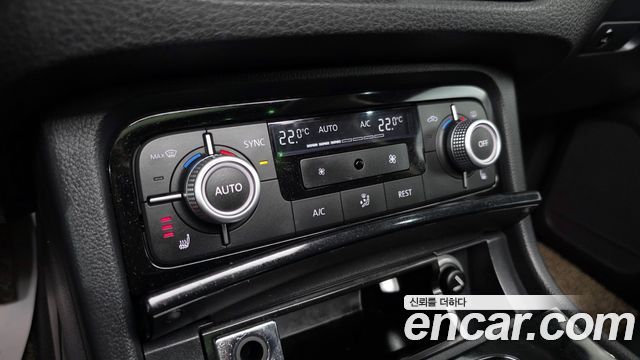 Volkswagen Touareg 2016 — photo 16