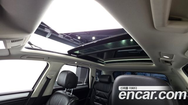 Volkswagen Touareg 2016 — photo 17