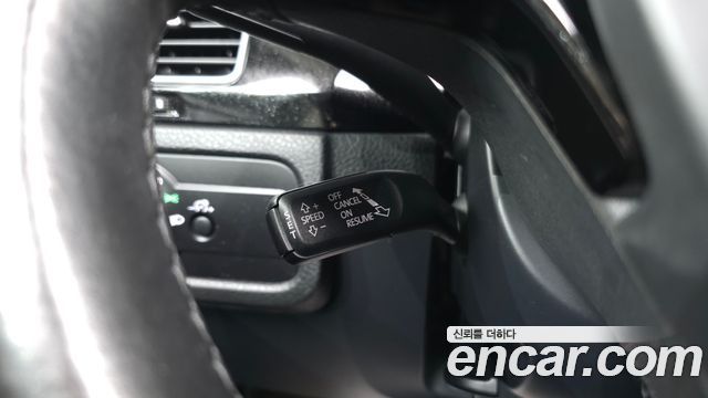 Volkswagen Touareg 2016 — photo 18