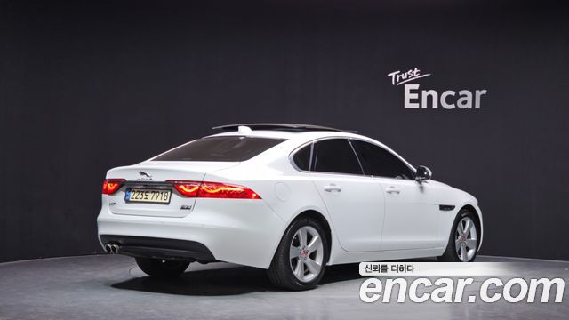 Jaguar XF 2018 — photo 2