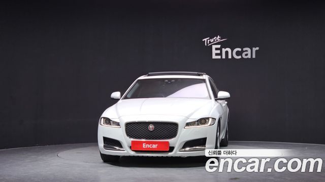 Jaguar XF 2018 — photo 3
