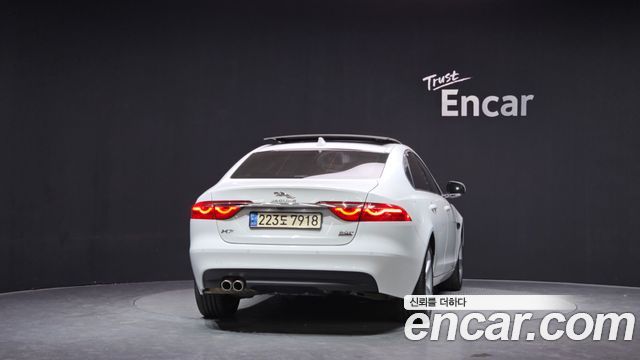 Jaguar XF 2018 — photo 4