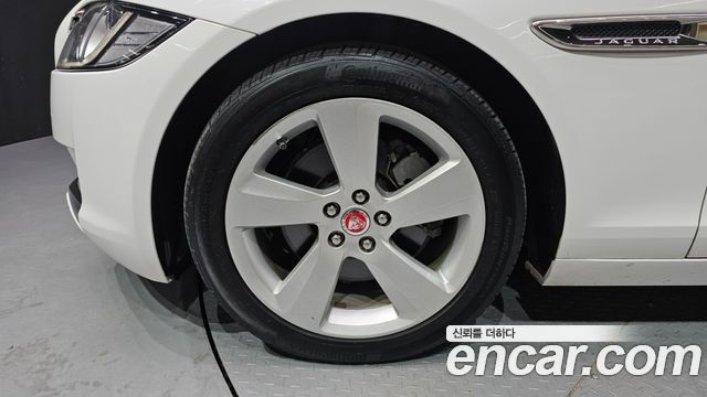 Jaguar XF 2018 — photo 5