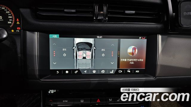 Jaguar XF 2018 — photo 17