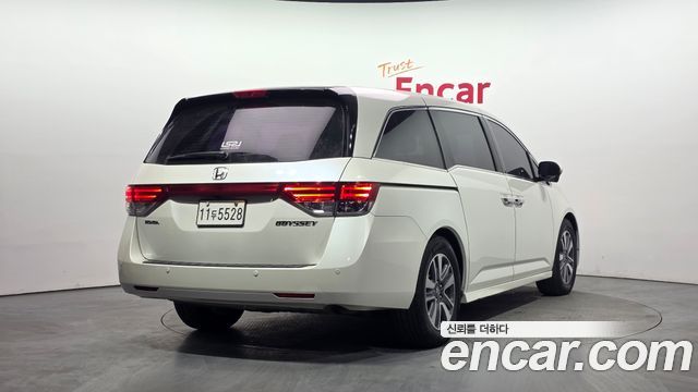 Honda Odyssey 2016 — photo 2
