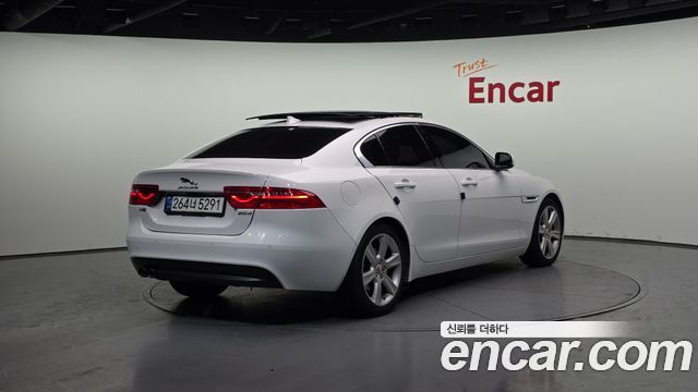 Jaguar XE 2016 — photo 2