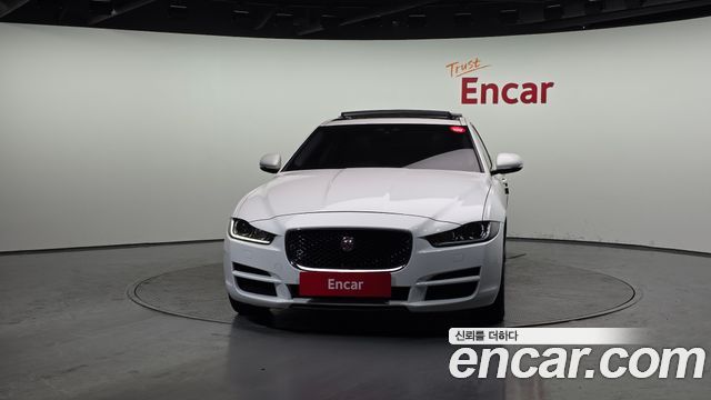 Jaguar XE 2016 — photo 3