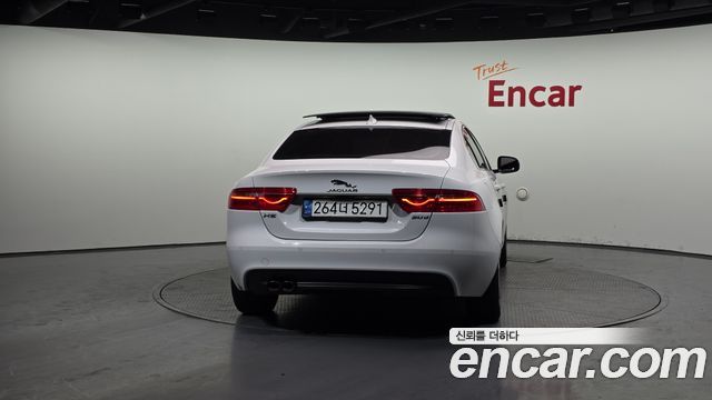 Jaguar XE 2016 — photo 4