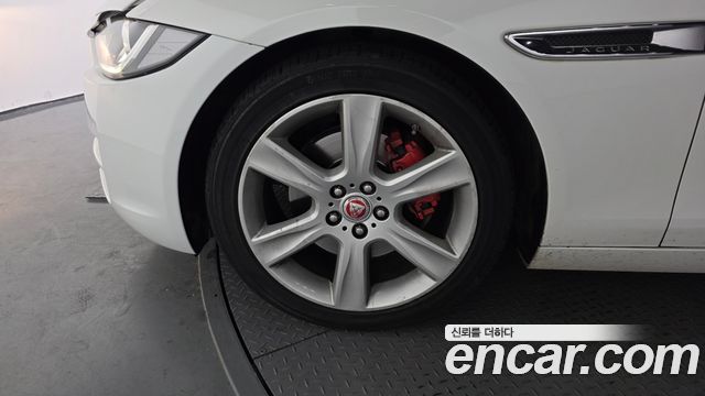 Jaguar XE 2016 — photo 5