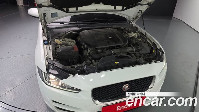Jaguar XE 2016 — photo 6