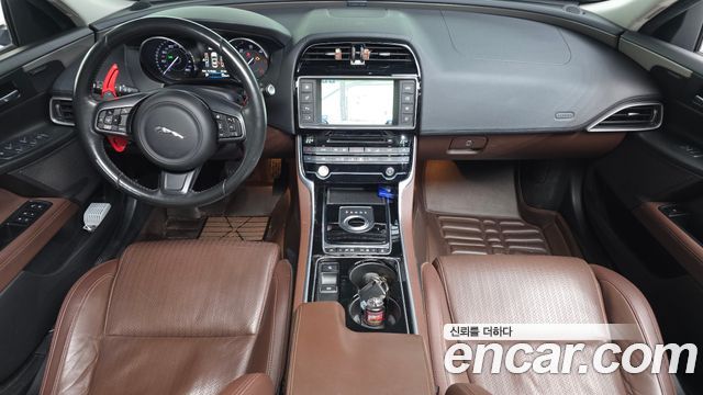 Jaguar XE 2016 — photo 7