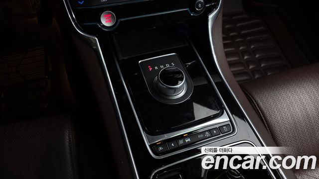 Jaguar XE 2016 — photo 9