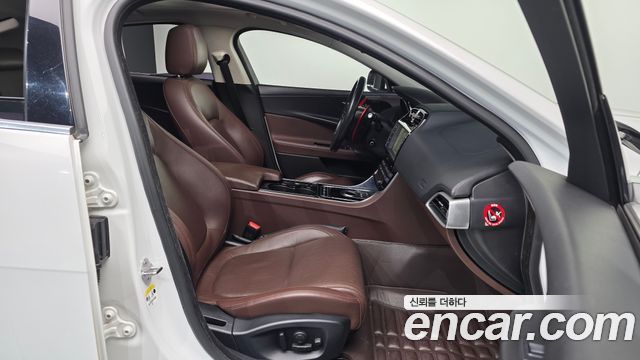 Jaguar XE 2016 — photo 10