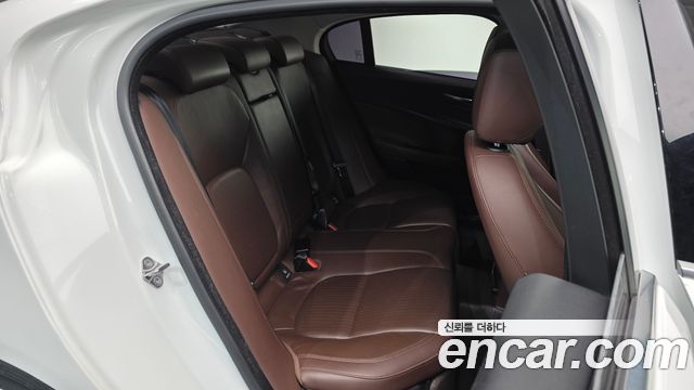 Jaguar XE 2016 — photo 12