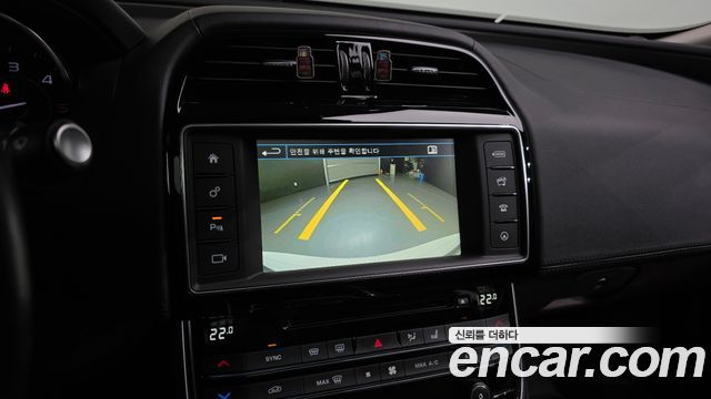 Jaguar XE 2016 — photo 15