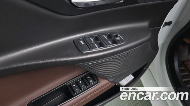 Jaguar XE 2016 — photo 17