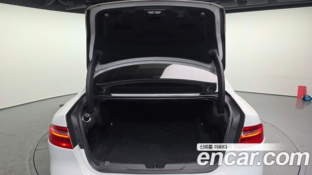 Jaguar XE 2016 — photo 20