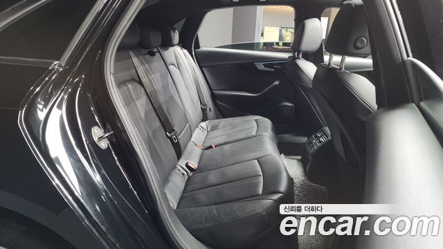 Audi A4 2022 — photo 12
