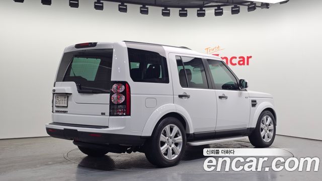 Land Rover Discovery 2016 — photo 2