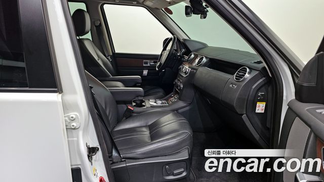 Land Rover Discovery 2016 — photo 10