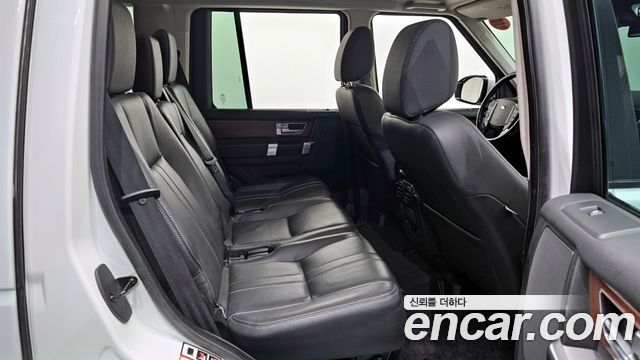 Land Rover Discovery 2016 — photo 12