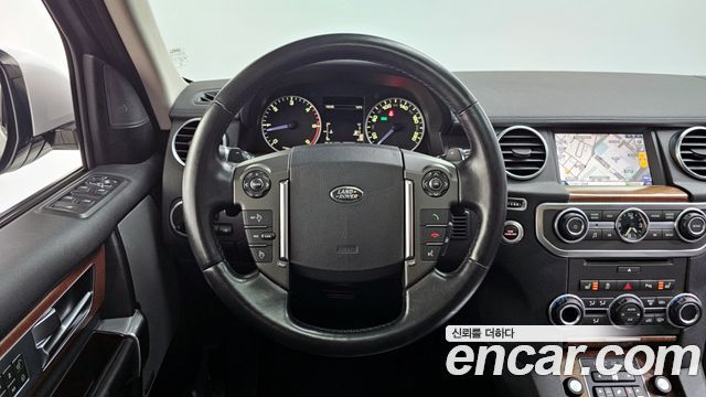 Land Rover Discovery 2016 — photo 13