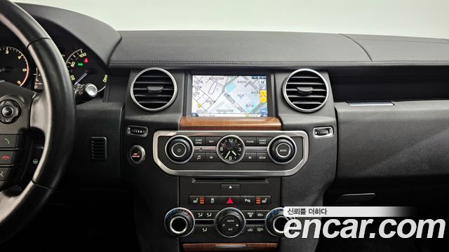 Land Rover Discovery 2016 — photo 14