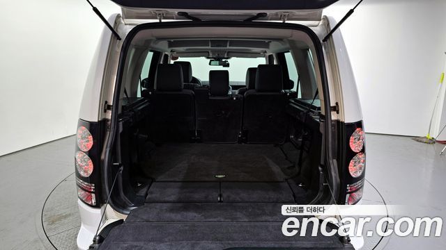 Land Rover Discovery 2016 — photo 20
