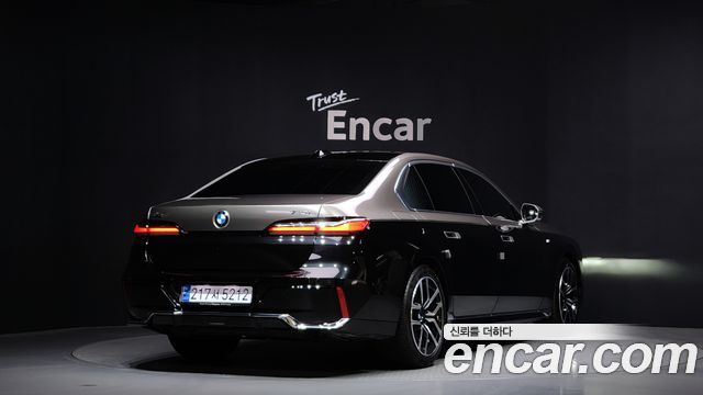 BMW 7-Series 2024 — photo 2