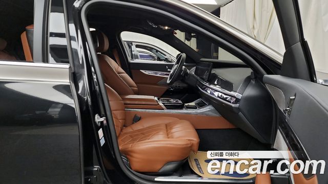 BMW 7-Series 2024 — photo 11